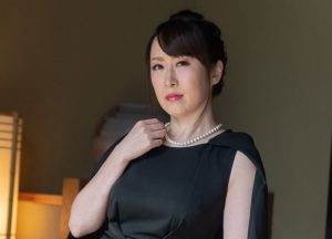 【無修正】性欲が止まらない美しい未亡人と義理の兄との濃厚な関係 篠原なぎさ