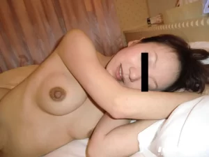 誘い上手な母乳が出るスレンダー美人妻 レイコ