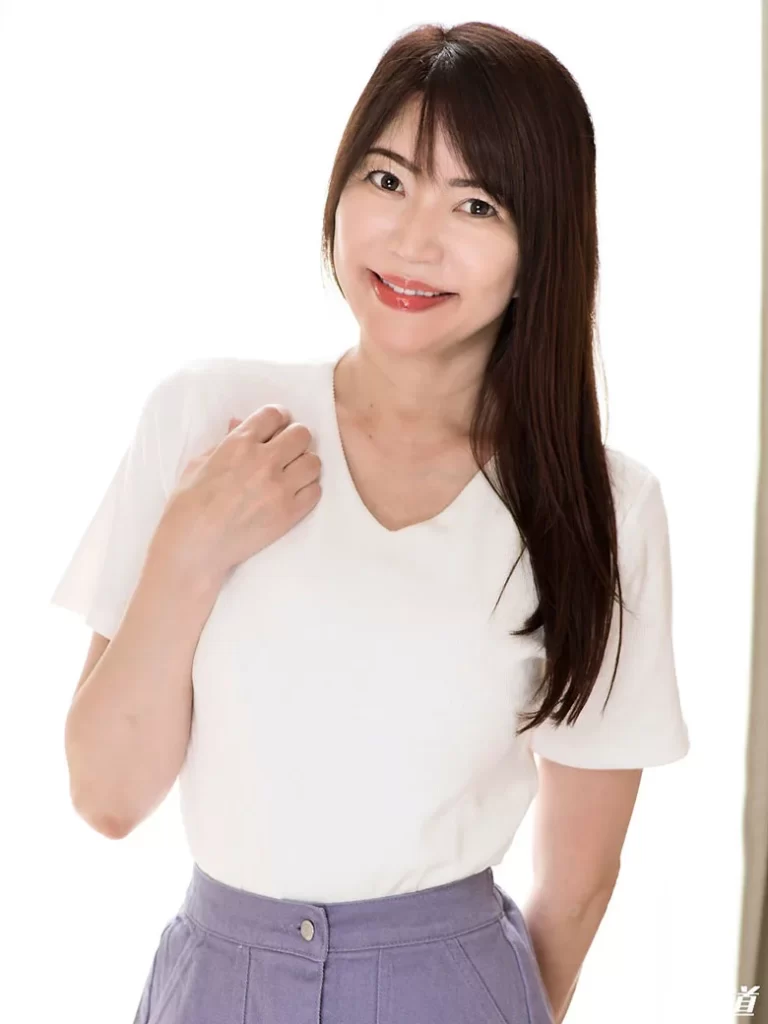 53歳には見えない美熟女の華月さくらさん