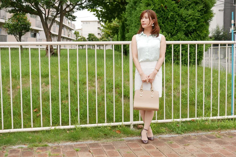 立ちんぼ妻の花撫あやさん